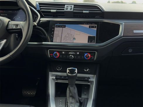Used 2024 Audi Q3 2.0T Premium Plus image 13
