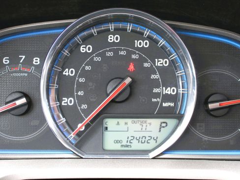 Used 2013 Toyota RAV4 Limited AWD/4WD image 26