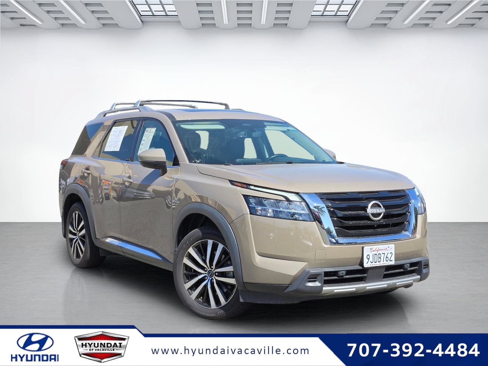 Used 2023 Nissan Pathfinder Platinum w/ Cargo Package AWD/4WD image 1