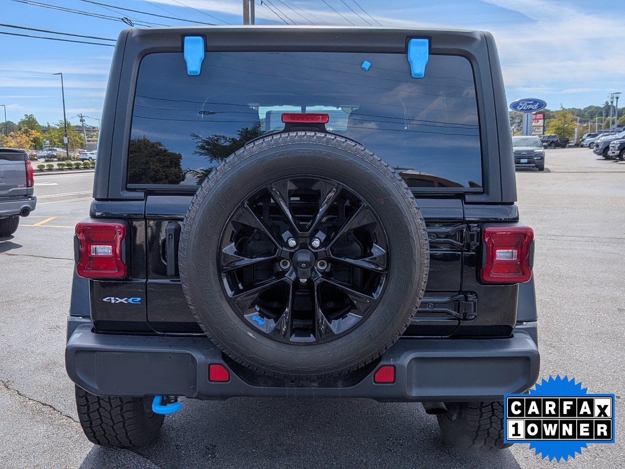 Used 2023 Jeep Wrangler Unlimited Sahara AWD/4WD image 5