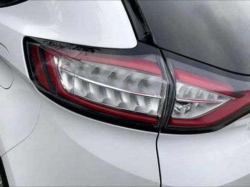 Used 2016 Ford Edge SE image 29