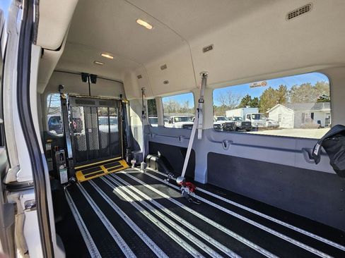 Used 2018 Ford Transit 350 XL image 28