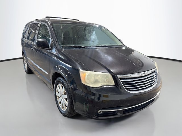 Used 2014 Chrysler Town & Country Touring FWD image 5