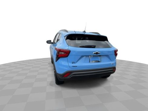 Used 2024 Chevrolet Trax RS w/ Sunroof Package FWD image 6