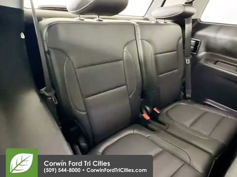 Used 2019 GMC Acadia SLT w/ LPO, Cargo Package AWD/4WD image 17