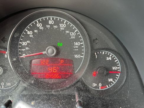 Used 2012 Volkswagen Beetle 2.5 image 26