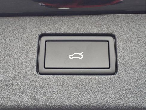 New 2026 Volkswagen Tiguan SE image 11