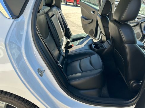 Used 2018 Chevrolet Volt LT w/ Comfort Package image 9