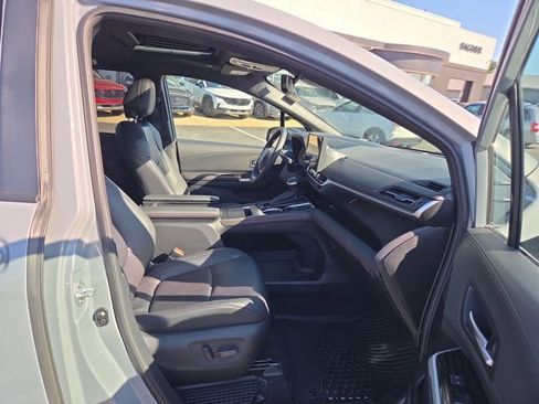 Used 2025 Toyota Sienna AWD image 17