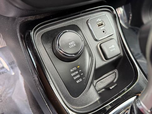 Used 2018 Jeep Compass Limited w/ Navigation Group AWD/4WD image 46