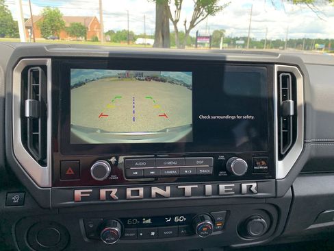 Used 2025 Nissan Frontier SV w/ SV Convenience Package RWD image 17