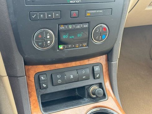 Used 2010 Buick Enclave CXL image 32
