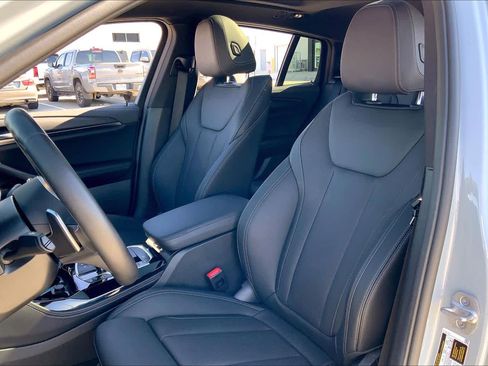 Certified 2024 BMW X4 M40i w/ Premium Package image 8
