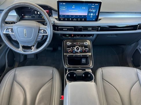 Used 2023 Lincoln Nautilus Reserve w/ Luxury Package FWD image 12