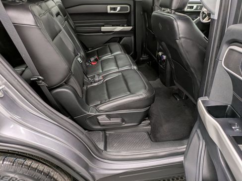 Used 2022 Ford Explorer XLT w/ Equipment Group 202A image 25