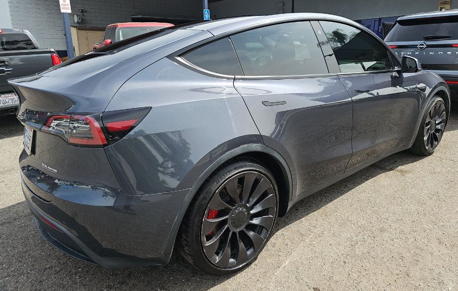 Used 2022 Tesla Model Y Performance AWD/4WD image 3