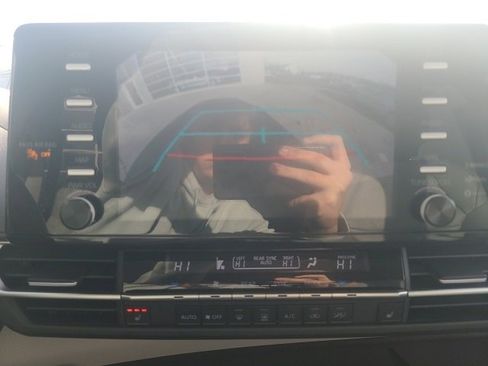 Used 2024 Toyota Sienna XLE image 28