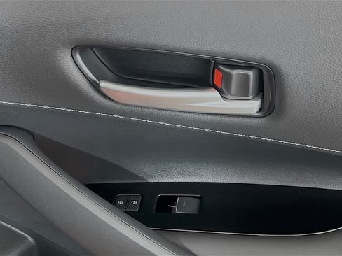 Used 2025 Toyota Corolla SE FWD image 32