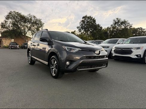 Used 2017 Toyota RAV4 XLE FWD image 1