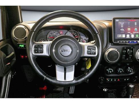 Used 2015 Jeep Wrangler Unlimited Rubicon image 6