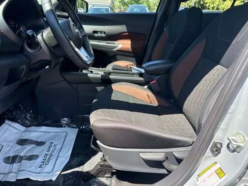 Used 2023 Nissan Kicks SR w/ Interior Electronics Package FWD image 11