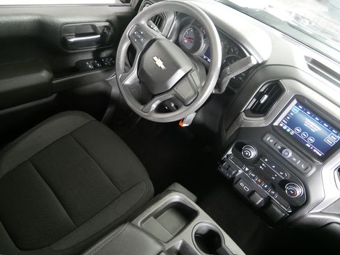 Certified 2022 Chevrolet Silverado 2500 Custom w/ Custom Value Package AWD/4WD image 9