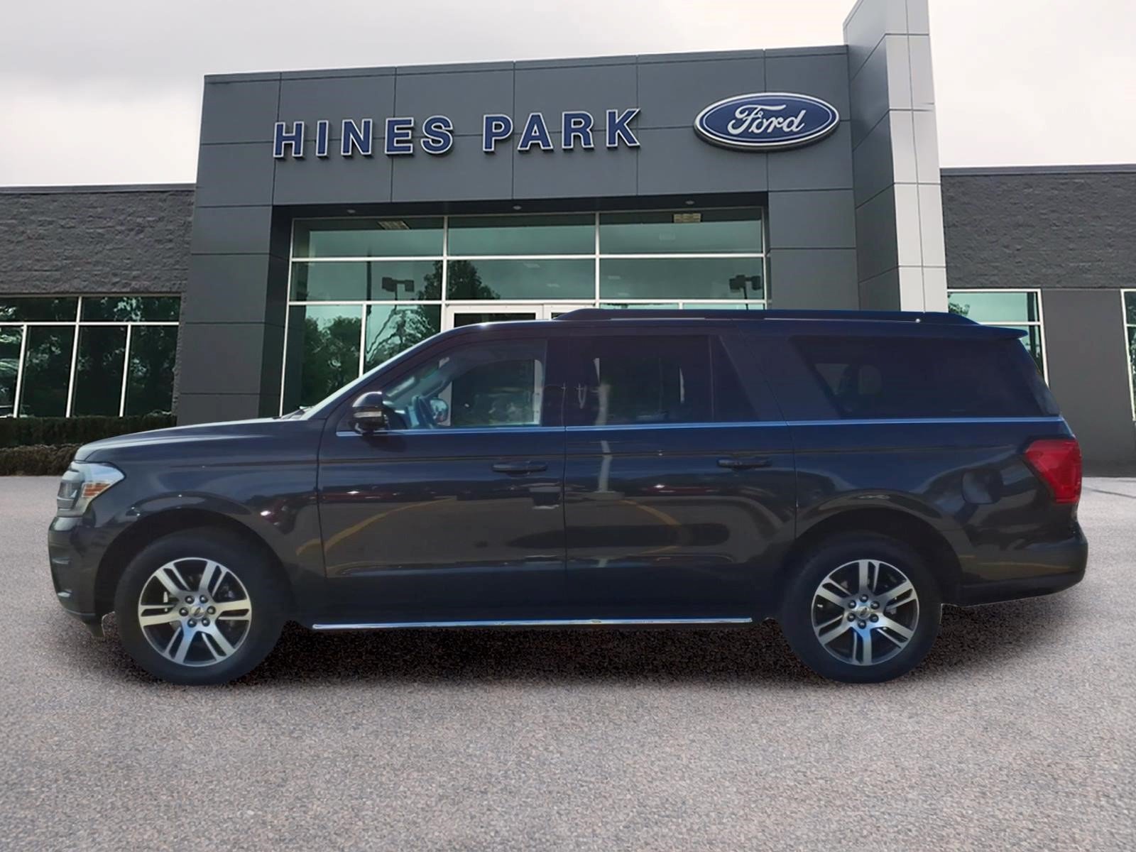 Used 2023 Ford Expedition Max XLT AWD/4WD image 4