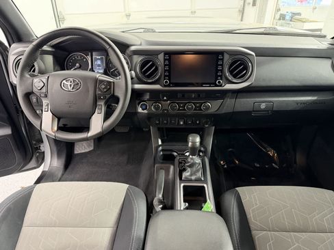 Used 2021 Toyota Tacoma TRD Sport w/ Technology Package AWD/4WD image 11