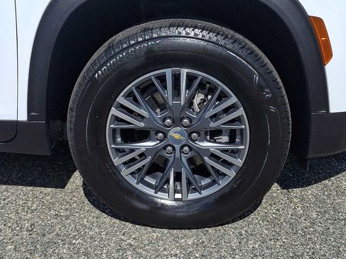 Used 2025 Chevrolet Traverse LT w/ Driver Confidence Package AWD/4WD image 8