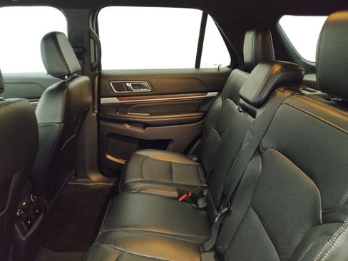 Used 2018 Ford Explorer Limited w/ Class II Trailer Tow Package FWD image 18