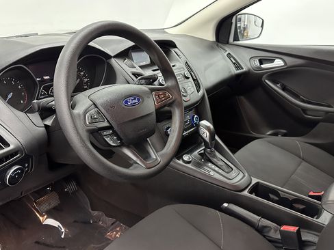 Used 2016 Ford Focus SE w/ SE Power Seat Package image 8