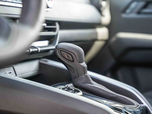 Used 2025 Chevrolet Colorado Trail Boss image 23