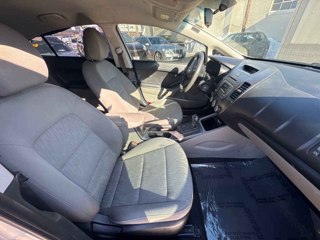 Used 2015 Kia Forte LX FWD image 5
