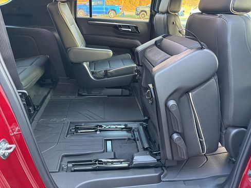 New 2026 Chevrolet Suburban Premier image 27