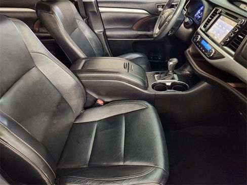 Used 2015 Toyota Highlander XLE image 3