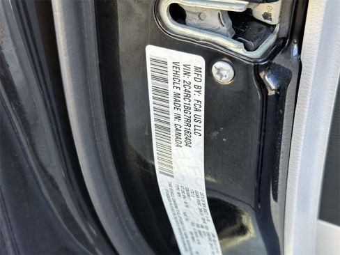 Used 2024 Chrysler Pacifica Touring-L image 26