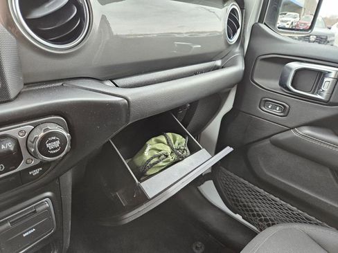 Used 2023 Jeep Wrangler Sahara image 18