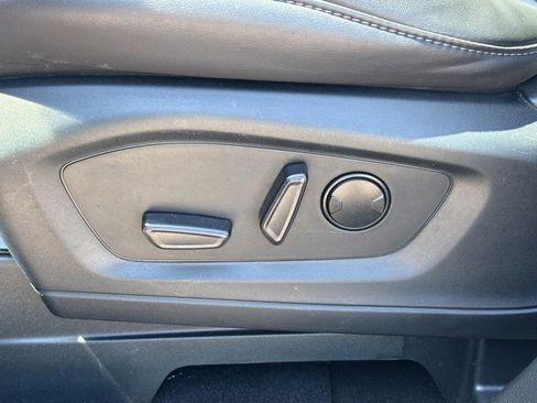 Used 2024 Ford Explorer XLT w/ Equipment Group 202A AWD/4WD image 18