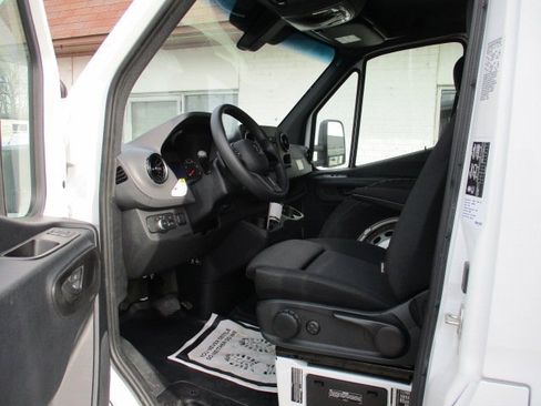 Used 2023 Mercedes-Benz Sprinter 4500 image 8