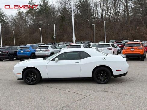 Used 2023 Dodge Challenger SXT image 2