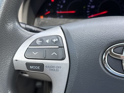 Used 2010 Toyota Camry LE FWD image 18