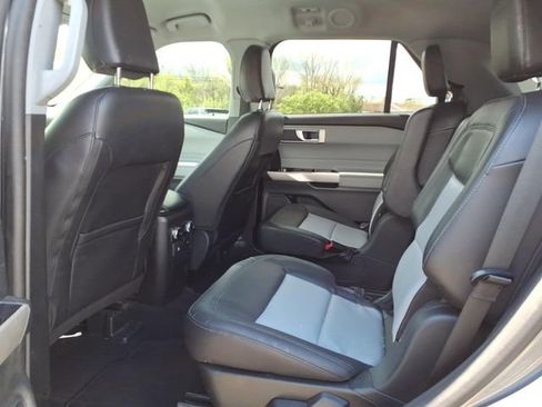 Used 2023 Ford Explorer XLT w/ Equipment Group 202A AWD/4WD image 10