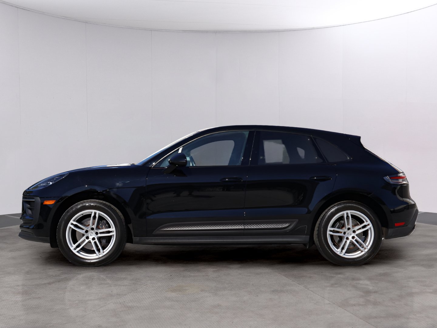 Used 2023 Porsche Macan Turbo AWD/4WD image 4