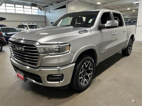 Used 2025 RAM 1500 Laramie AWD/4WD image 7