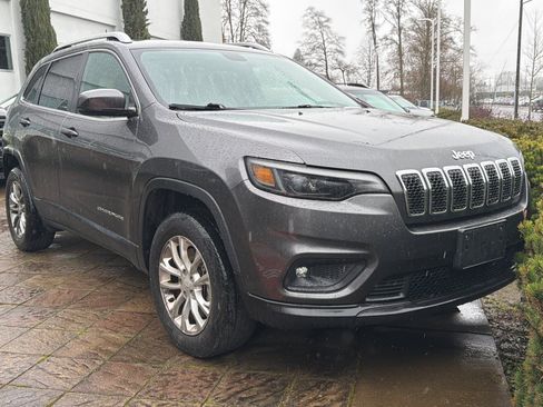 Used 2019 Jeep Cherokee Latitude Plus w/ Cold Weather Group image 2
