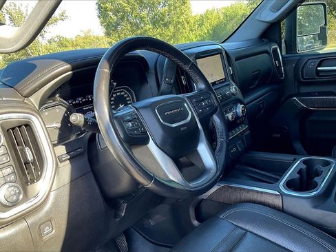 Used 2022 GMC Sierra 2500 Denali w/ Denali Black Diamond Edition image 13