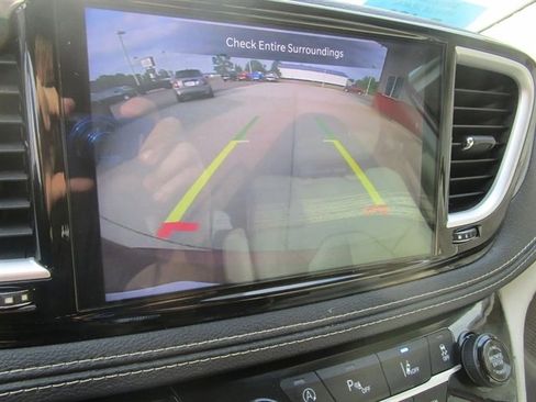 Used 2021 Chrysler Pacifica Touring-L image 33