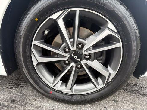 Used 2022 Kia Forte LXS image 8