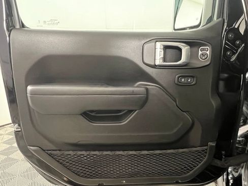 Used 2024 Jeep Wrangler Unlimited AWD/4WD image 16