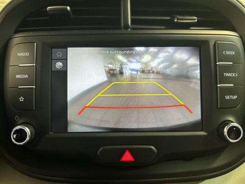 Used 2025 Kia Soul LX w/ LX Technology Package FWD image 5